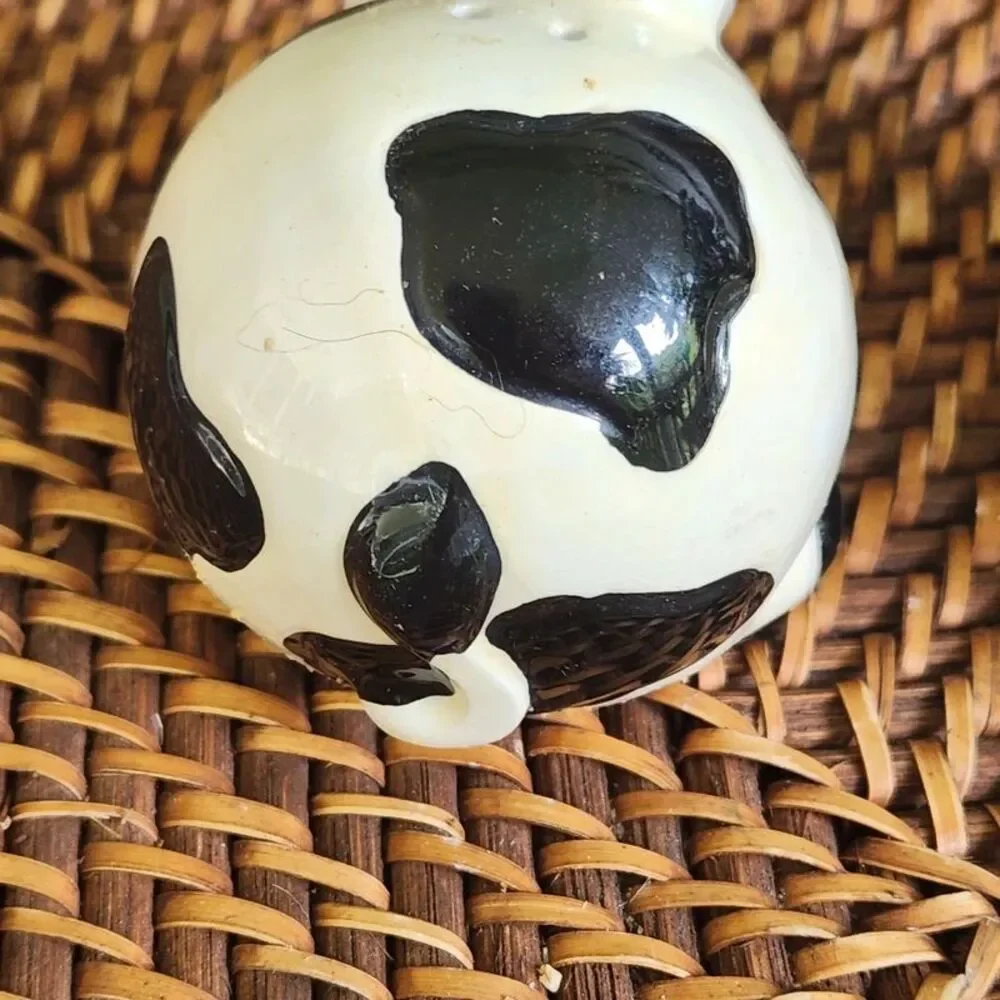 Cows Salt & Pepper, Ceramic Black White Jersey Cattle Vintage Moooo ADORBS!